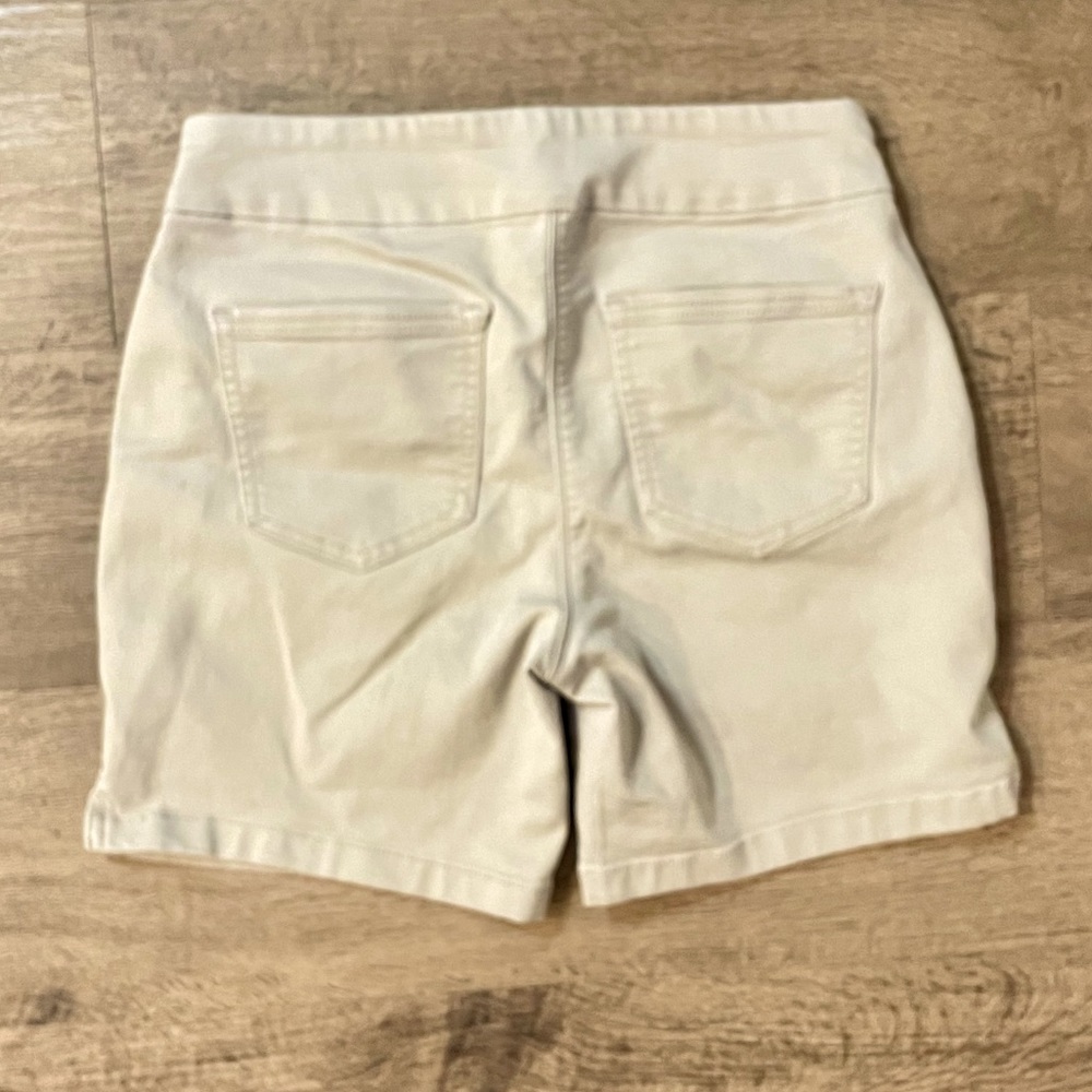 Liz Claiborne Comfort Stretch Pull-On Shorts - Picture 2 of 3